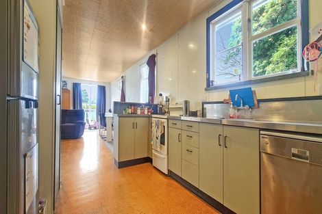 Photo of property in 100 Alexandra Street, Marton, 4710