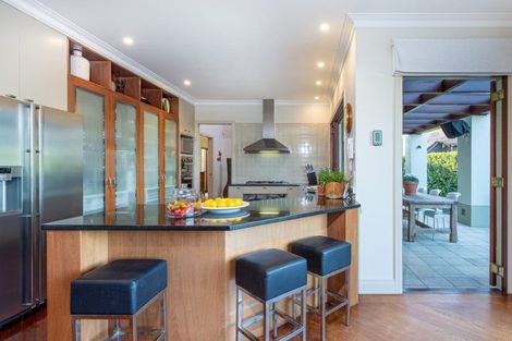 Photo of property in 15 Ocean View Road, Milford, Auckland, 0620