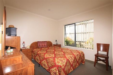 Photo of property in 15 Toledo Avenue, Henderson, Auckland, 0612