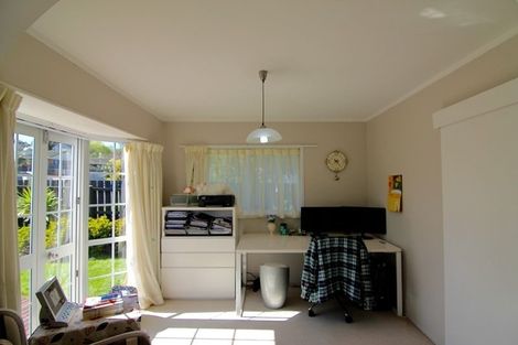 Photo of property in 2/10 Centorian Drive, Windsor Park, Auckland, 0632