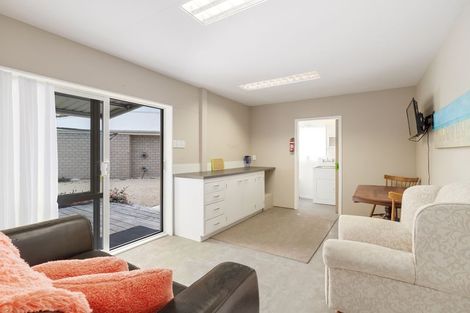 Photo of property in 8 Riverside Way, Amberley, 7410