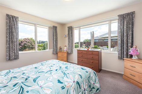 Photo of property in 11 Walnut Way, Rangiora, 7400