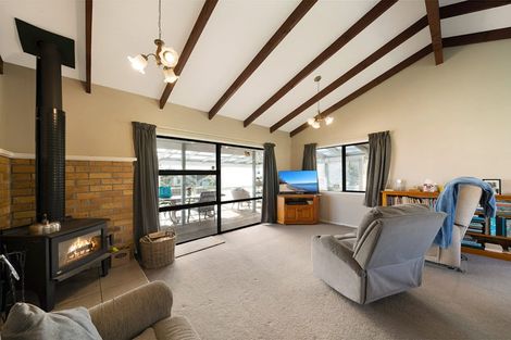 Photo of property in 182 Boord Crescent, Kumeu, 0891