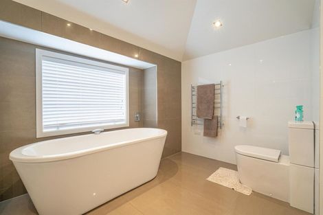 Photo of property in 26 Bluefin Way, West Harbour, Auckland, 0618