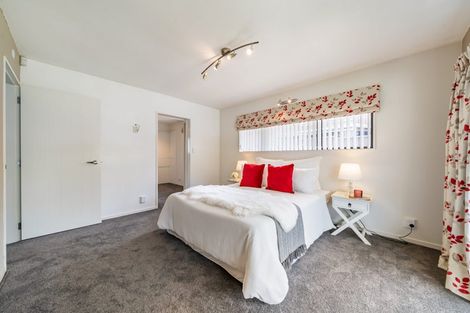 Photo of property in 7 King Charles Drive, Kingsley Heights, Upper Hutt, 5018