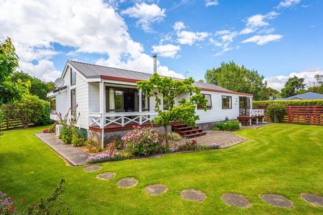 Photo of property in 34 Cambridge Street, Pahiatua, 4910
