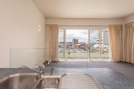 Photo of property in De Vere Apartments, 9/23 Tennyson Street, Te Aro, Wellington, 6011