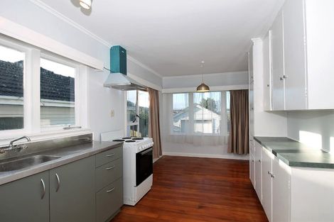 Photo of property in 28 Bradbury Road, Botany Downs, Auckland, 2010