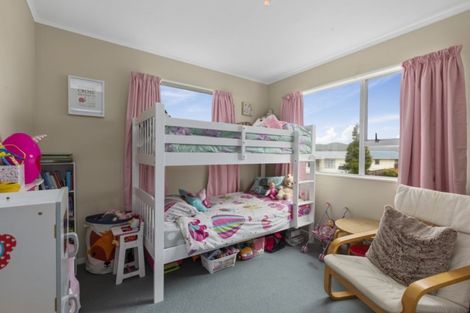 Photo of property in 6 Owaka Close, Kelson, Lower Hutt, 5010