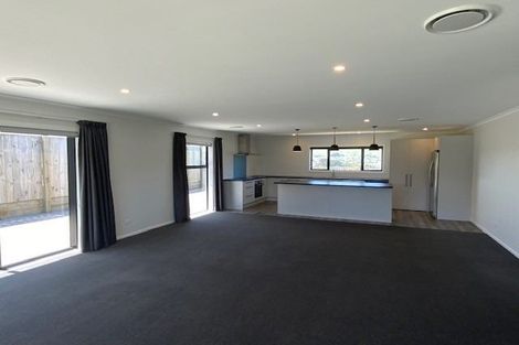 Photo of property in 5 Rotorua Grove, Aotea, Porirua, 5024