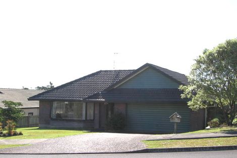 Photo of property in 4 Mandeville Place, Unsworth Heights, Auckland, 0632