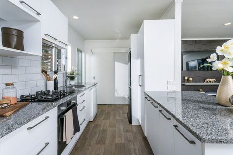 Photo of property in 33b Ngahere Views, Orewa, 0931