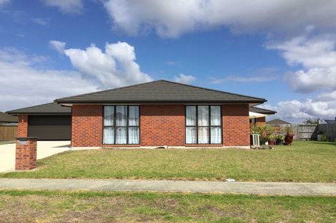 Photo of property in 12 O'farrell Drive, One Tree Point, 0118