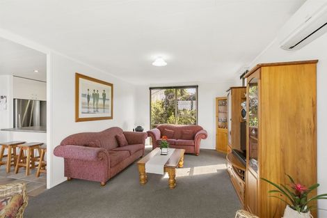 Photo of property in 19 Peterhouse Place, West Harbour, Auckland, 0618