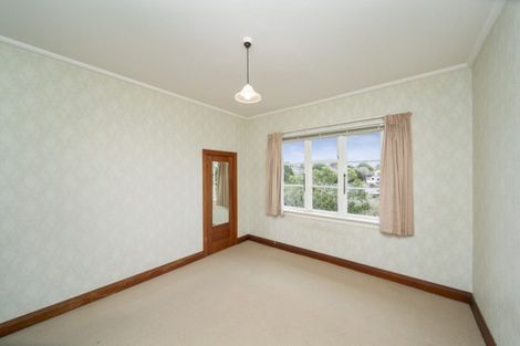 Photo of property in 32 Victoria Road, New Plymouth, 4310