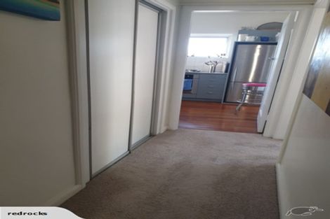 Photo of property in Olympus Flats, 8/280 Oriental Parade, Oriental Bay, Wellington, 6011