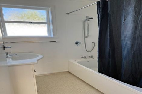 Photo of property in 6 Knox Road, Swanson, Auckland, 0612
