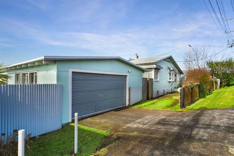 Photo of property in 11 Waikaukau Road, Glen Eden, Auckland, 0602