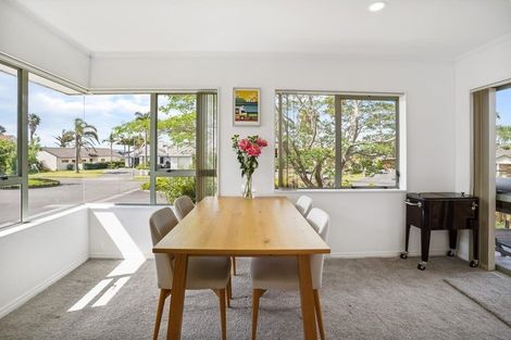 Photo of property in 109 Rushgreen Avenue, Pahurehure, Papakura, 2113