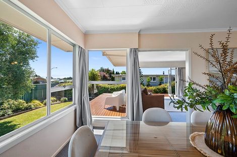 Photo of property in 43 Nevada Drive, Merrilands, New Plymouth, 4312