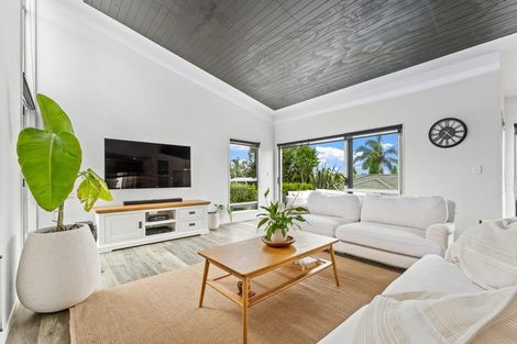 Photo of property in 121 Tauranga Place, Orewa, 0931