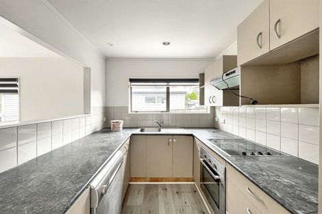 Photo of property in 38 Fitzherbert Avenue, West Harbour, Auckland, 0618