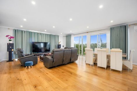 Photo of property in 25 Pupuke Road, Birkenhead, Auckland, 0627