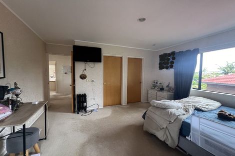 Photo of property in 1/994 Beach Road, Torbay, Auckland, 0630