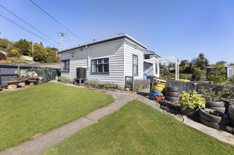 Photo of property in 10 Sandown Street, Waihola, Milton, 9073