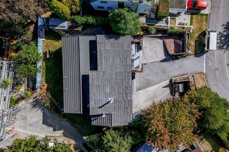 Photo of property in 6 Wynyard Crescent, Fernhill, Queenstown, 9300