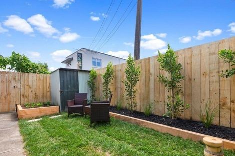 Photo of property in 2/35 Shakespeare Road, Milford, Auckland, 0620