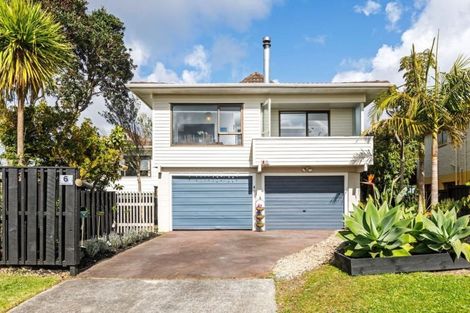 Photo of property in 1/6 Reynolds Place, Torbay, Auckland, 0630
