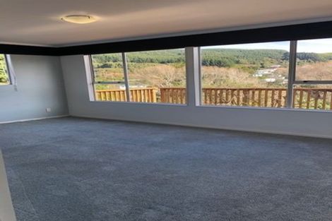 Photo of property in 124 Taylor Terrace, Tawa, Wellington, 5028