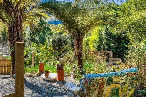 Photo of property in 826 Queen Charlotte Drive, Havelock, Picton, 7281