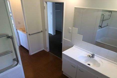 Photo of property in 4 Sispara Place, Beach Haven, Auckland, 0626