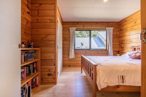 Photo of property in 143 Woodlands Park Road, Titirangi, Auckland, 0604