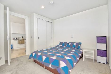 Photo of property in 30 Beach Road, Te Atatu Peninsula, Auckland, 0610