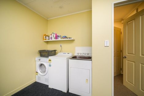 Photo of property in 46 Pahiatua Street, Hokowhitu, Palmerston North, 4410