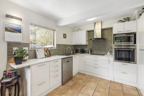 Photo of property in 1/121 Godley Road, Green Bay, Auckland, 0604
