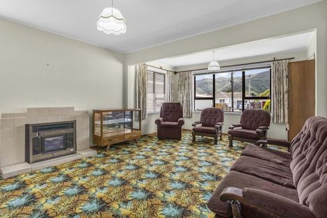 Photo of property in 52 Dover Road, Wainuiomata, Lower Hutt, 5014