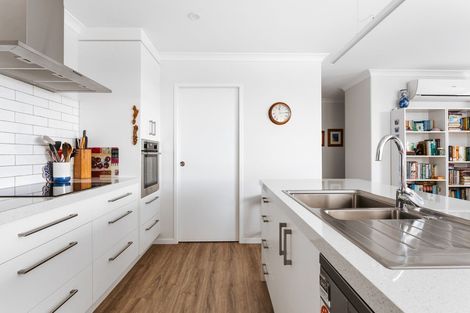 Photo of property in 77 Bert Wall Drive, Omokoroa, 3114