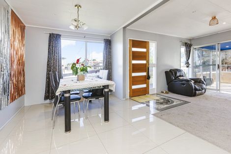Photo of property in 138 Mahia Road, Wattle Downs, Auckland, 2103