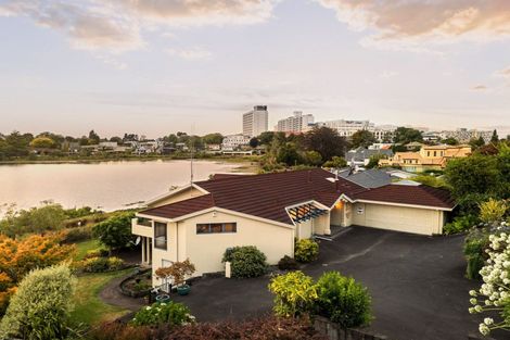 Photo of property in 76 Lake Crescent, Hamilton Lake, Hamilton, 3204