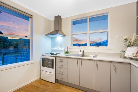 Photo of property in 39 Whanga Crescent, Titahi Bay, Porirua, 5022