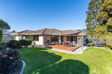 Photo of property in 10 Woodstock Place, Stoke, Nelson, 7011