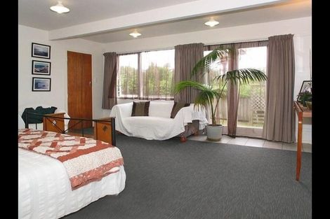 Photo of property in 139 Ruskin Road, Newlands, Wellington, 6037