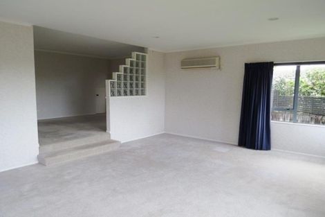 Photo of property in 13 Del Mar Place, Merrilands, New Plymouth, 4312