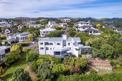 Photo of property in 28 Molyneux Close, Whitby, Porirua, 5024