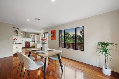 Photo of property in 16 Crimson Park, Oteha, Auckland, 0632