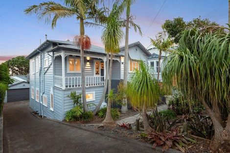 Photo of property in 12 Domain Street, Devonport, Auckland, 0624